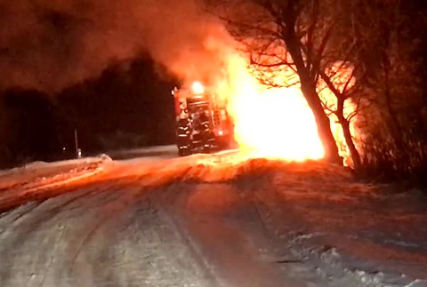 [multi] Obrovský požiar pod Tatrami. Auto po nehode vzbĺklo 7869