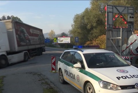 Oprava nebezpečného úseku. Na Kysuciach potrebovala frekventovaná cesta súrnu opravu