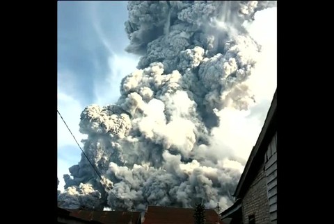 [multi] Sopka v Indonézii sa prebrala 2829