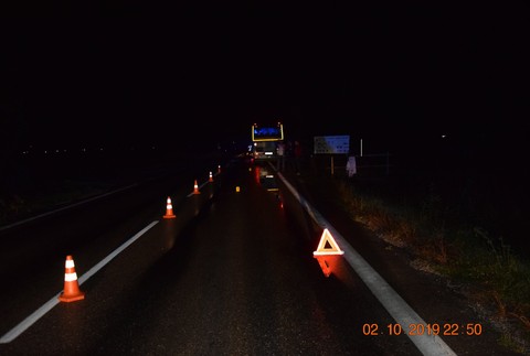 Tragédia na ceste: Vodič autobusu zrazil ženu, ktorá ležala na vozovke