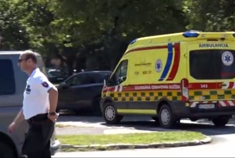 Školáka zrazilo auto na priechode.