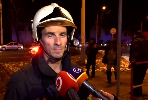 [multi] Žeriav zrazil na priechode pre chodcov dvoch ľudí 27