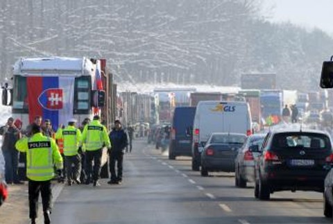 kamiony, straj, blokacia ciest