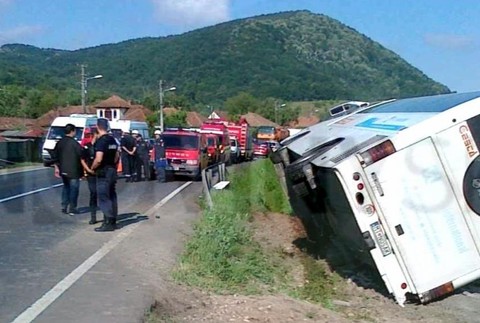 Autobus havária nehoda Rumunsko1 hasiči záchranári