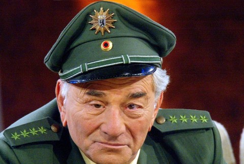Herec Peter Falk ako inšpektor Colombo vyska