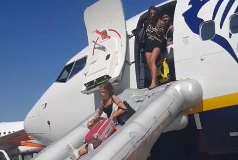 Núdzový únik z lietadla