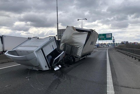 Nehoda, Prístavný most