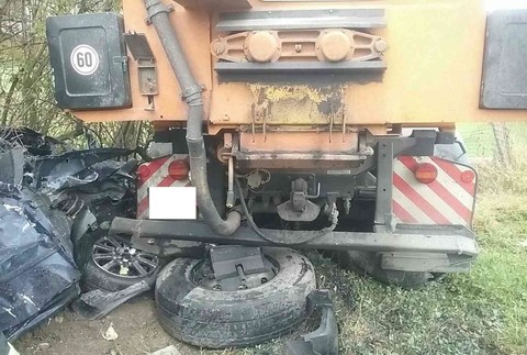 Zrážka vozidiel sa skončila tragédiou. O život prišiel jeden z vodičov