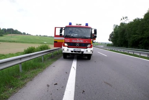 Najprv oslavovali, potom sadli za volant. Dvaja kamaráti skončili v nemocnici15025