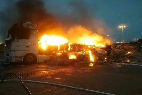 Požiar kamiónu v Rajke