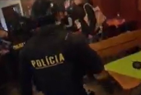 Razia v bratislavskom Pentagone: Policajti zadržali 7 osôb, medzi nimi aj ženy