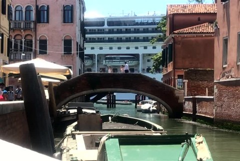 [multi] Benátky - zákaz lodí 7917