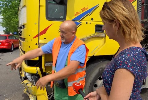 Nehoda troch áut v Komárne. V jednom sedela aj žena pred pôrodom13137