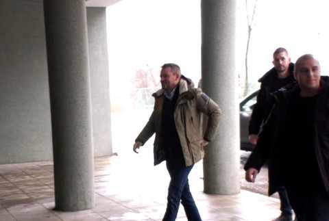 Premiér Pellegrini bol na Štedrý deň v rukách lekárov. Pred odchodom dal nemocnici veľký dar