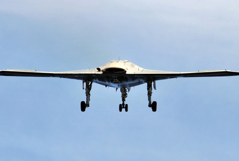 Lietadlo X-47B robot - zabijak 3