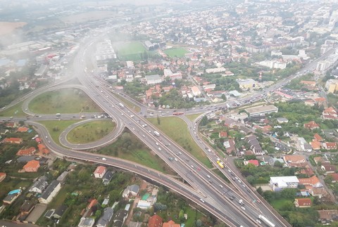 Kolóny v Bratislave sledovali policajti vrtuľníkom