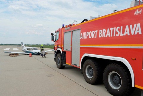 Lietadlo pristálo bez vysunutého podvozku