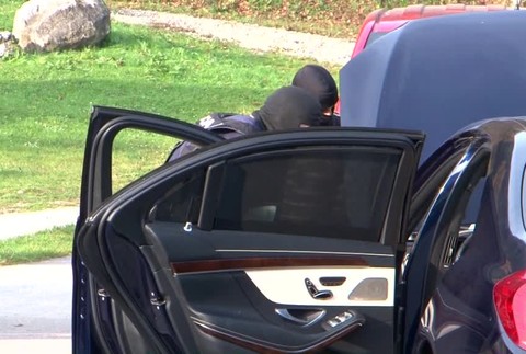 Policajti ho zastavili počas jazdy. Niekoľko hodín mu prehľadávali auto8469