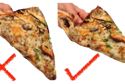 Obaľte fľašu mokrým papierom