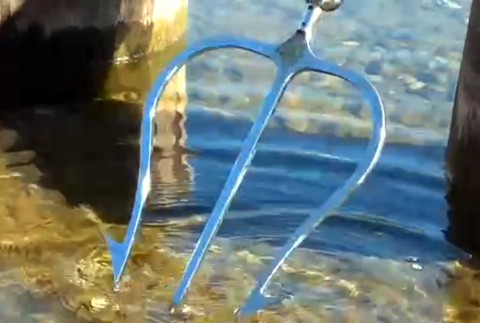 Prejde leto a v tatranskej vode zostane obrovský neporiadok. Potápači sa to rozhodli zmeniť