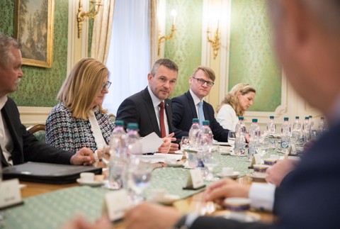 Matečná a Pellegrini počas stretnutia so zástupcami poľnohospodárov 