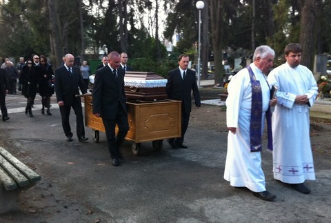 Pohreb Ernesta Valka - smútočný zástup