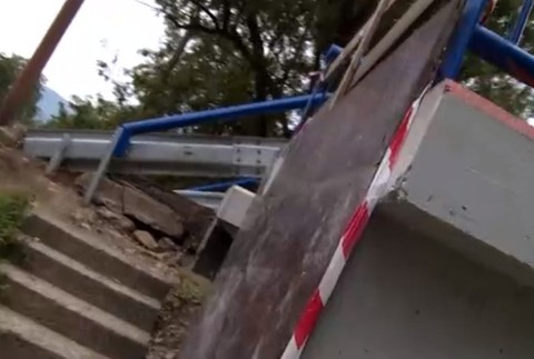 Nepoužiteľný chodník vo Vavríne 