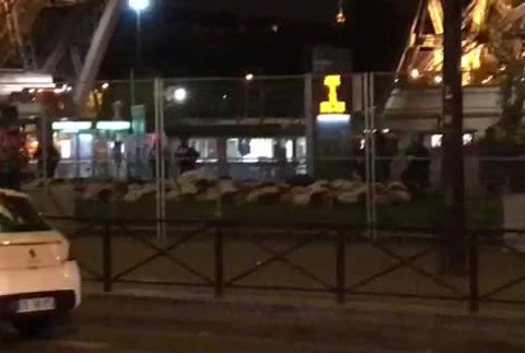 Evakuácia na Eiffelovke. Polícia uzatvorila parížsku dominantu161