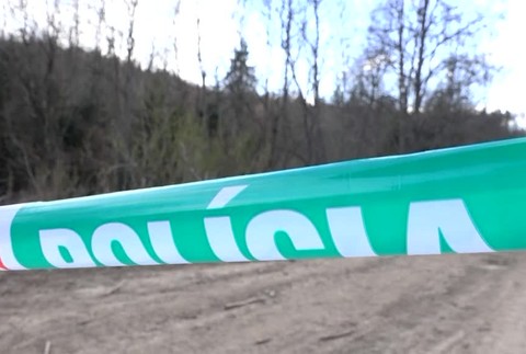 [multi] Dôchodcu našli v lese s niekoľkými strelnými ranami 2563