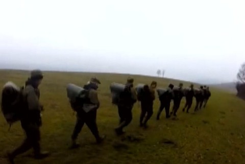 V lesoch s dobrovoľníkmi simulujú vojenský výcvik. Extrémizmus odmietajú, no vláda ich nepozná