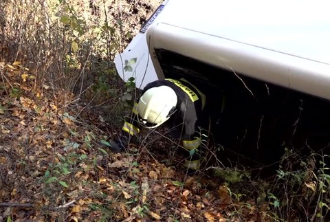 KN Prevrátený autobus7228