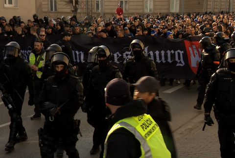 Vodné delá, psovodi a ťažkoodenci. V Trnave sa hralo najväčšie slovenské derby