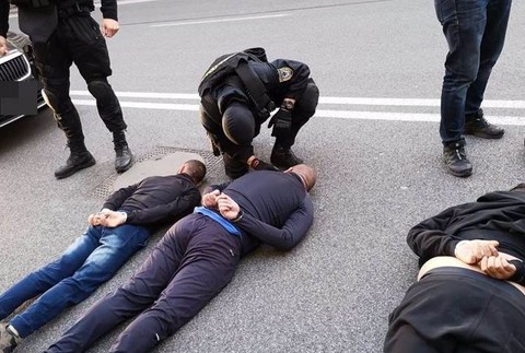 Polícia obvinila Rumunov v prípade poškodených bankomatov 