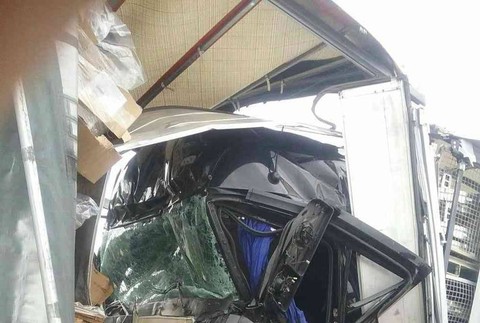 Nehoda nákladných áut na D2 