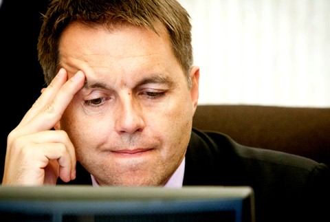 Peter Kažimír ruka pri hlave