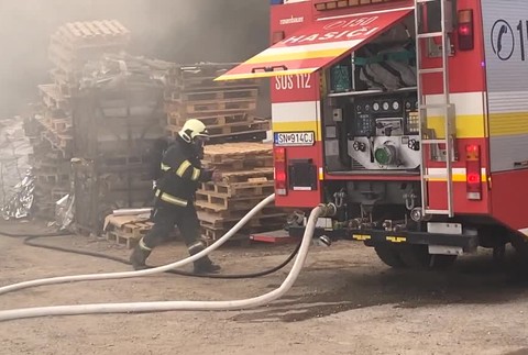 [multi] poziar den druhy 2529