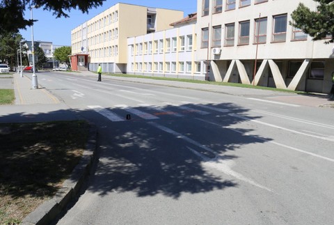 Nehoda na priechode pre chodcov. Muž(45) zrazil chodcov so zrakovým postihnutím