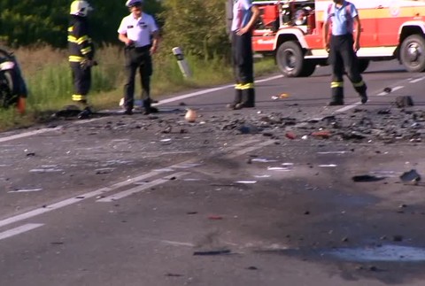 [multi] Tragická nehoda pri Košiciach. Vodič predbiehal taxík a čelne sa zrazil s kamiónom 257