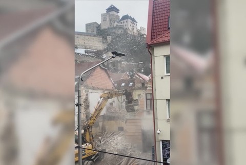 buranie budova trencin