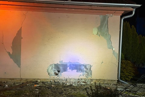 Auto narazilo do domu v Úľanoch nad Žitavou