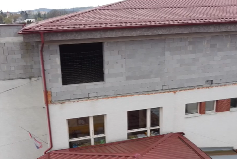 Nelegálna nadstavba školy