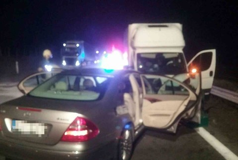 Čelná zrážka na D2. Na mieste zasahoval vrtuľník