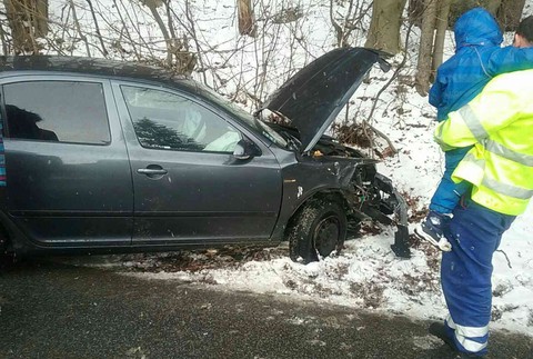 Pri čelnej zrážke sa zranilo aj maloleté dieťa