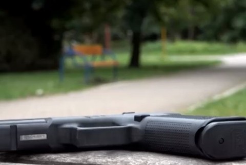 Polícia zadržala u bezdomovca zbraň 