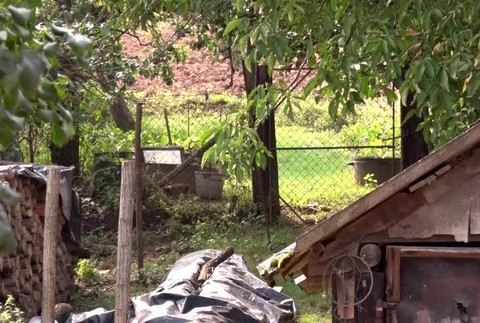 V záhrade našli mŕtveho 62-ročného muža. Na tele mal bodné rany4270