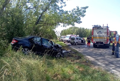 Čelná zrážka dvoch áut pri Šali