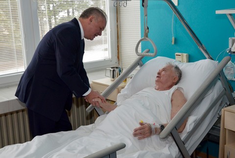 Vianočná prezidentská vizita. Do nemocnice na Štedrý deň zavítal Andrej Kiska 