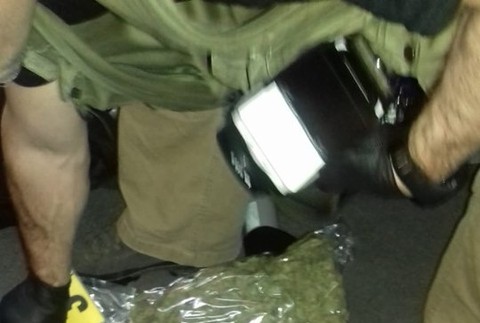 Skvelá práca kriminalistov a kukláčov v Žiline. Pri drogovej razii zadržali muža