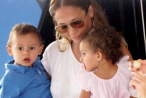 Jennifer Lopez s Maxom a Emme v náručí