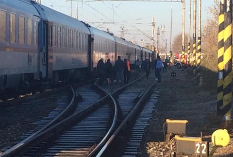 Zrážka auta s vlakom Sládkovičovo